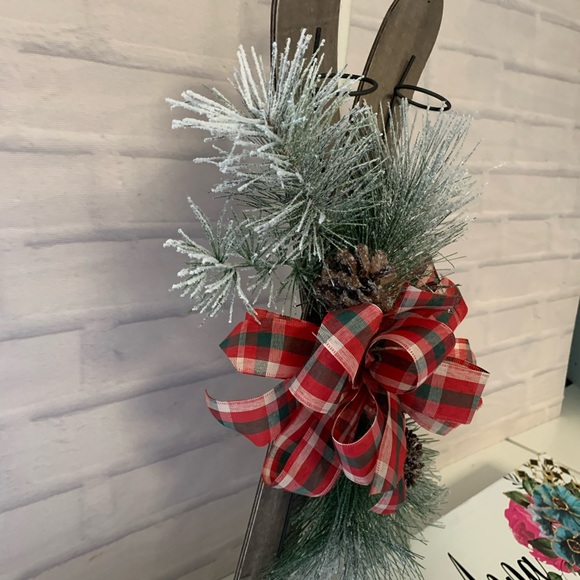 Winter door hanger crossed skis with bow - Picture 5 of 5